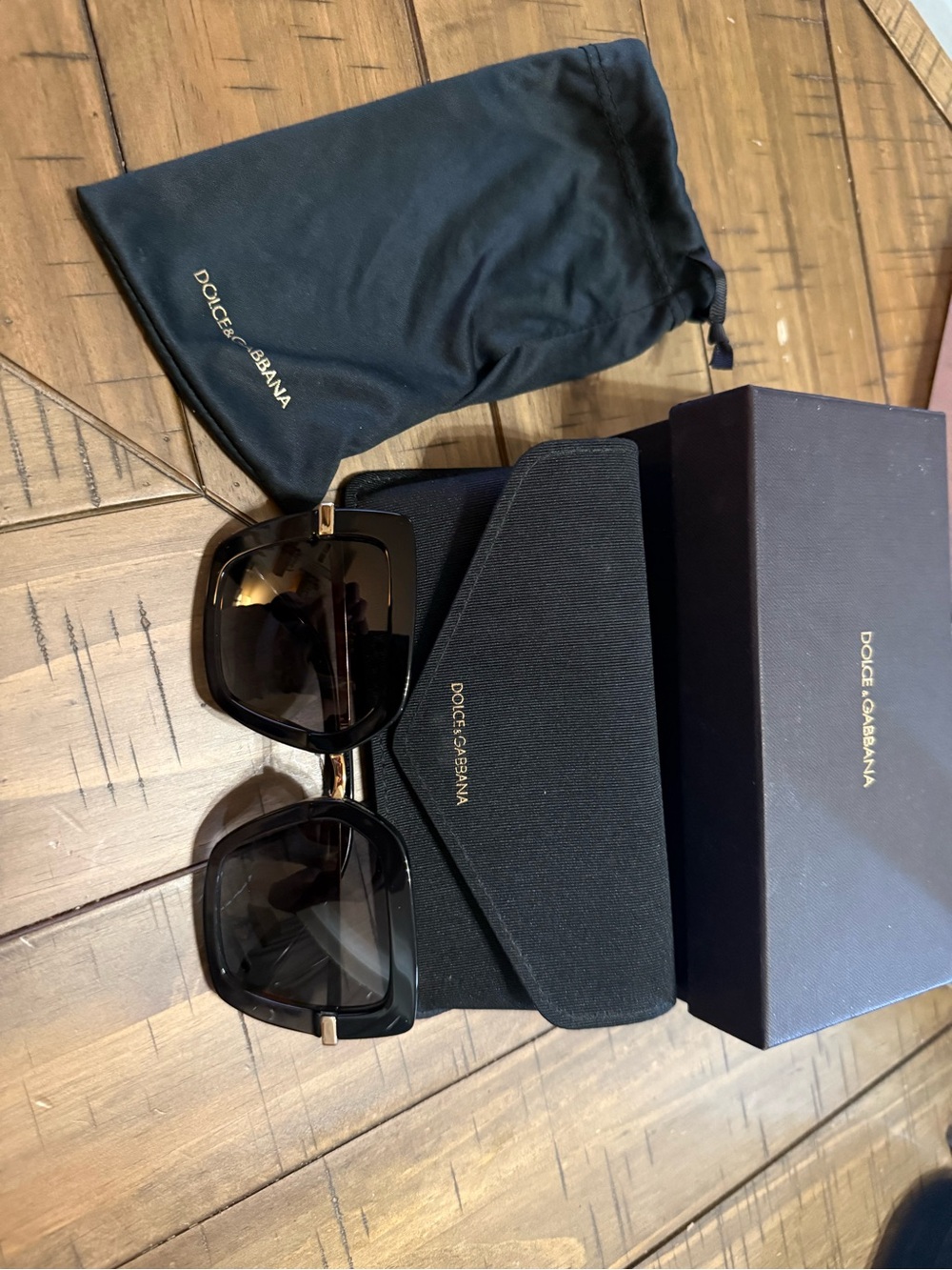 Dolce & Gabbana Black sunglasses with grey lenses - Picture 2 of 4